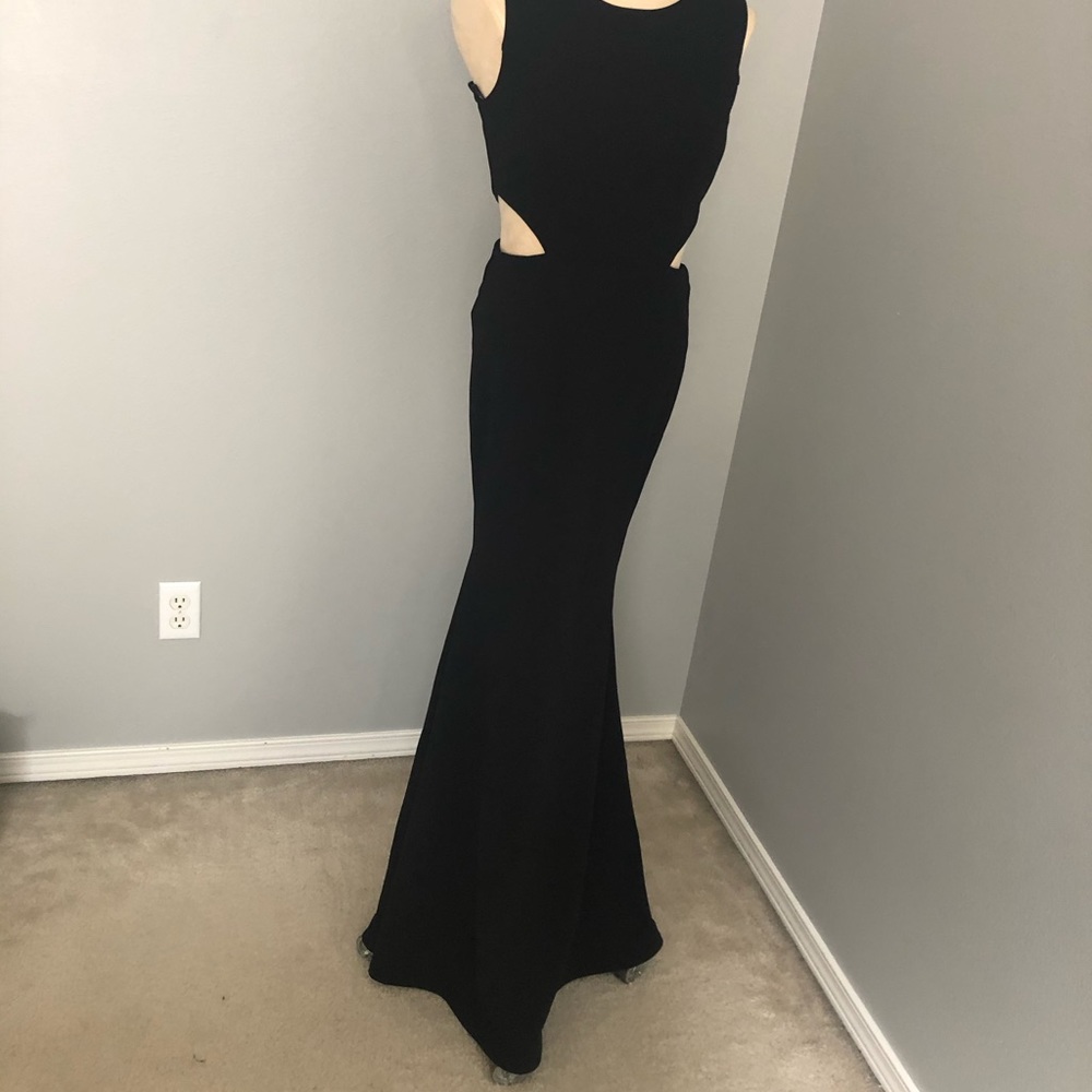 Lulu’s black maxi dress - Picture 2 of 8